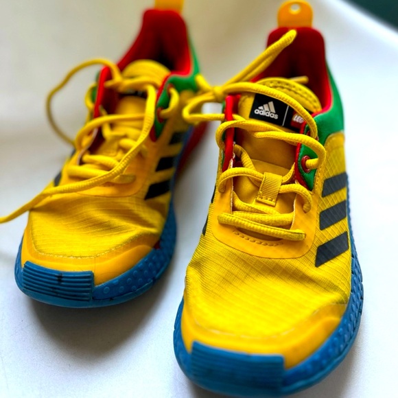 MUST HAVE! LEGO x Adidas Boy’s Sz 1 Running shoe! - Picture 1 of 9